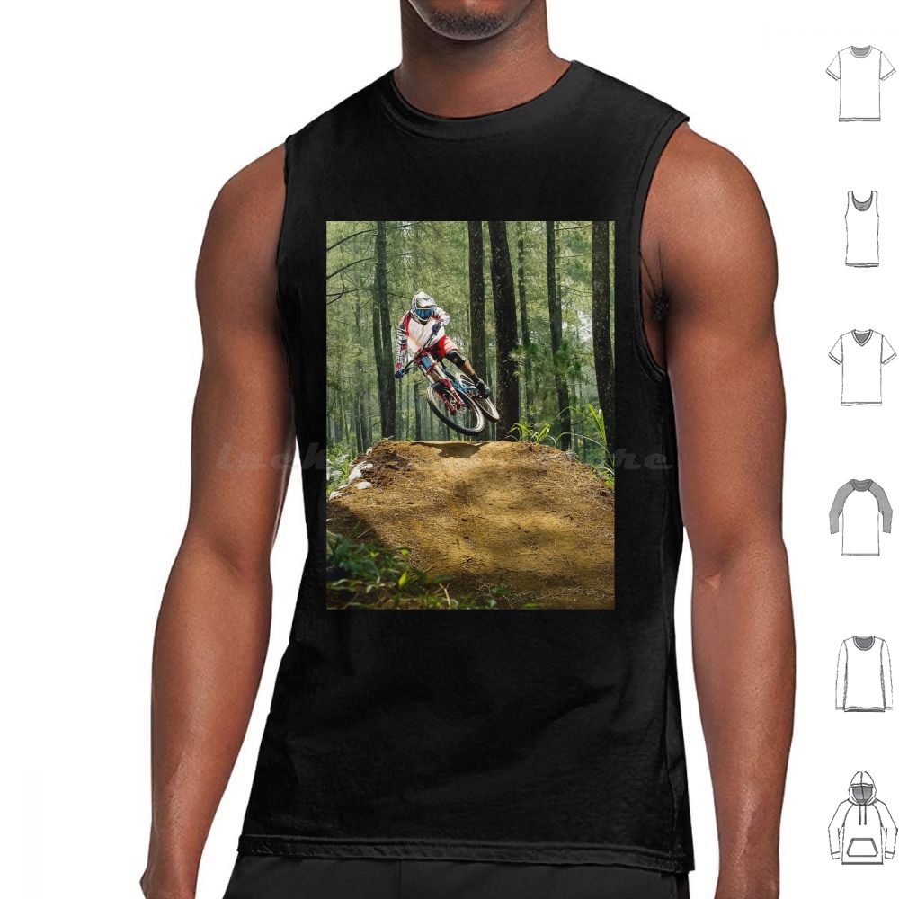 Mountain Biking Extreme - Mountain Biker sobre salto. Regatas estampadas